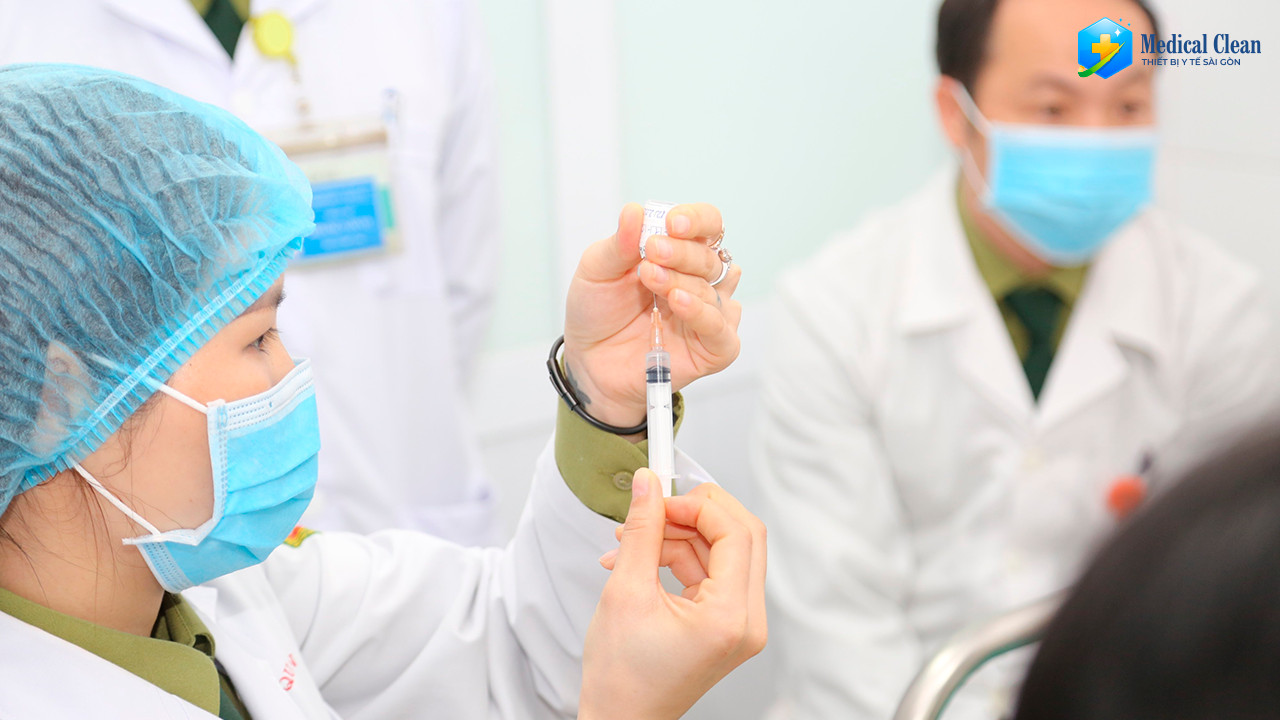 tiêm vắc xin ngừa covid